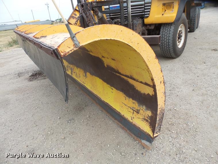 image for item EV9221 1995 Ford L8000 dump truck