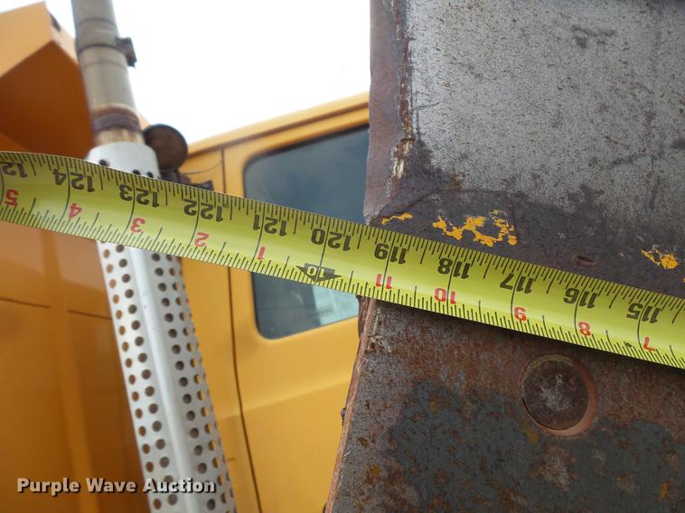 image for item EV9221 1995 Ford L8000 dump truck