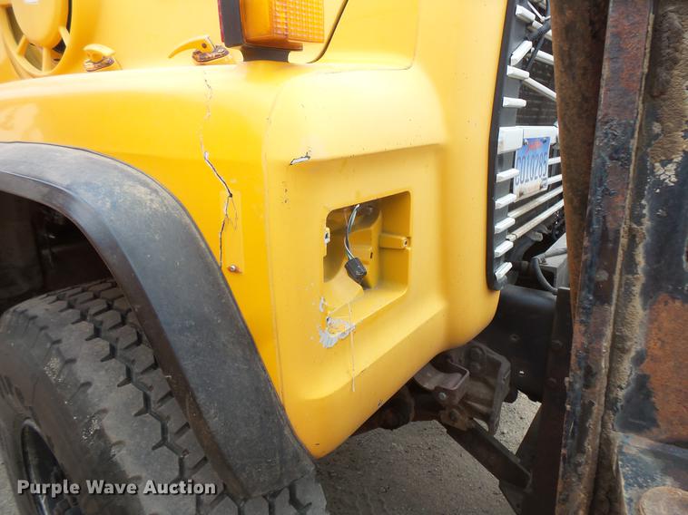 image for item EV9221 1995 Ford L8000 dump truck