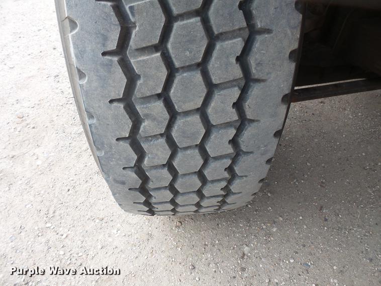 image for item EV9221 1995 Ford L8000 dump truck