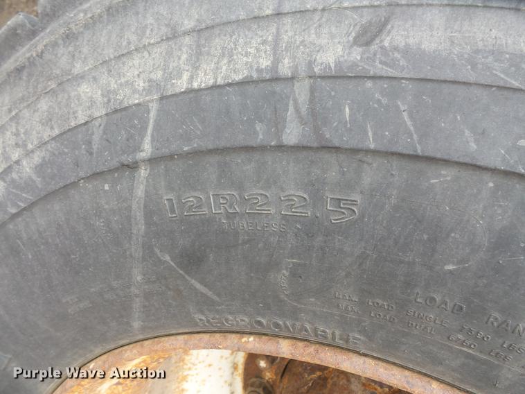 image for item EV9221 1995 Ford L8000 dump truck