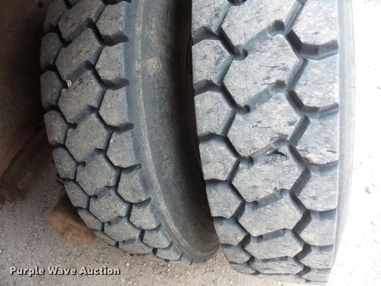 image for item EV9221 1995 Ford L8000 dump truck