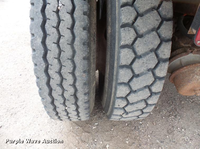 image for item EV9221 1995 Ford L8000 dump truck