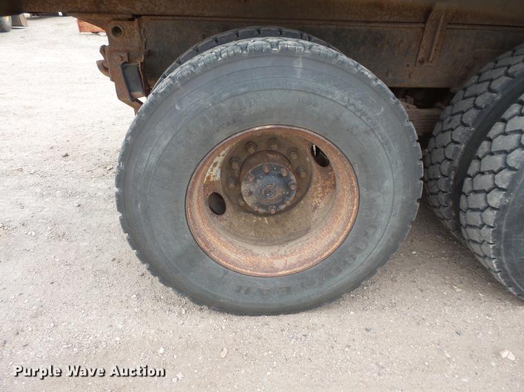 image for item EV9221 1995 Ford L8000 dump truck