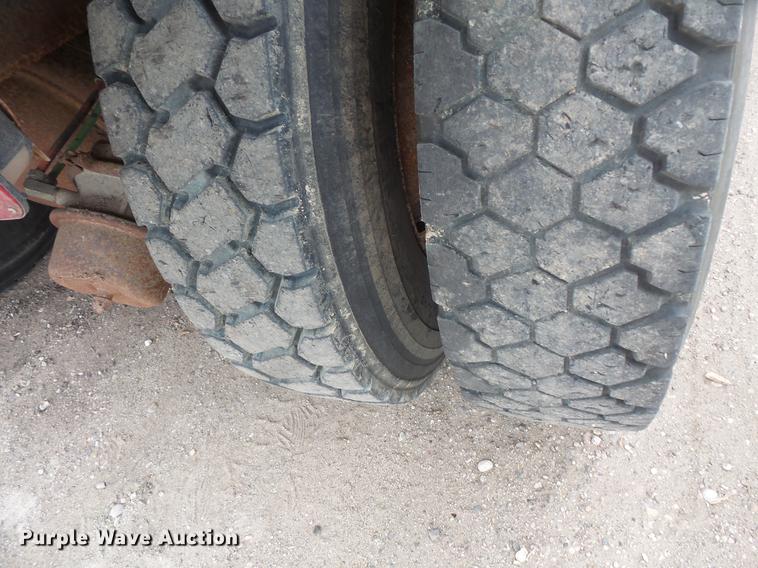 image for item EV9221 1995 Ford L8000 dump truck