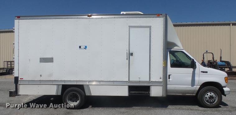 image for item EZ9598 2003 Ford Econoline E450 box truck with sewer camera system