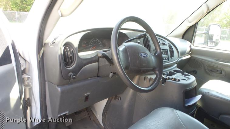 image for item EZ9598 2003 Ford Econoline E450 box truck with sewer camera system