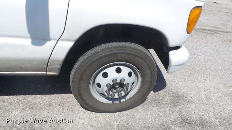 image for item EZ9598 2003 Ford Econoline E450 box truck with sewer camera system