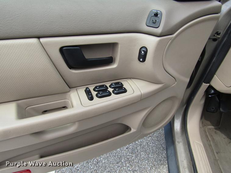 image for item FJ9503 2005 Ford Taurus