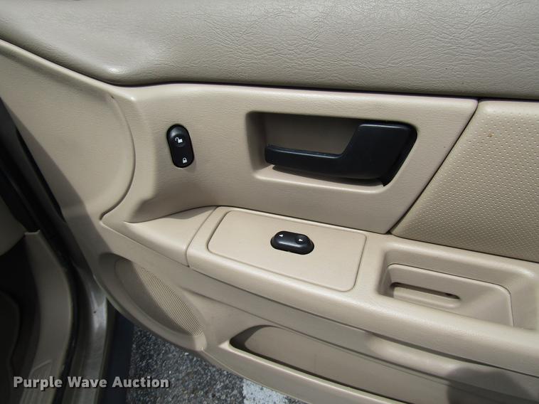 image for item FJ9503 2005 Ford Taurus