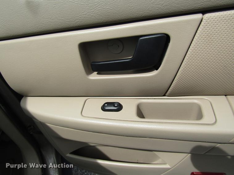 image for item FJ9503 2005 Ford Taurus