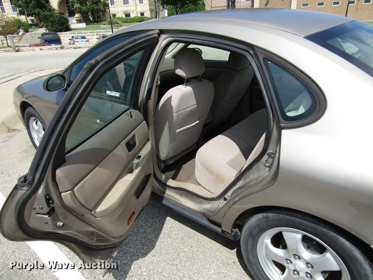 image for item FJ9503 2005 Ford Taurus