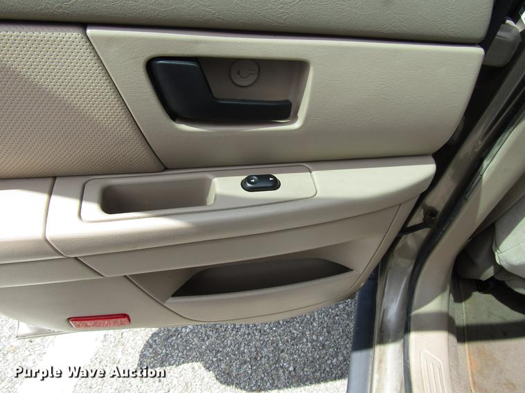 image for item FJ9503 2005 Ford Taurus