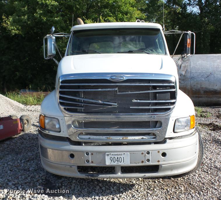 image for item K6252 2008 Sterling AT9500 semi truck