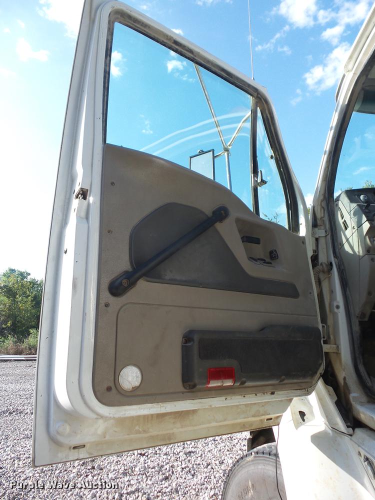 image for item K6252 2008 Sterling AT9500 semi truck