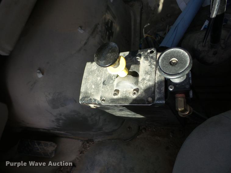 image for item K6252 2008 Sterling AT9500 semi truck