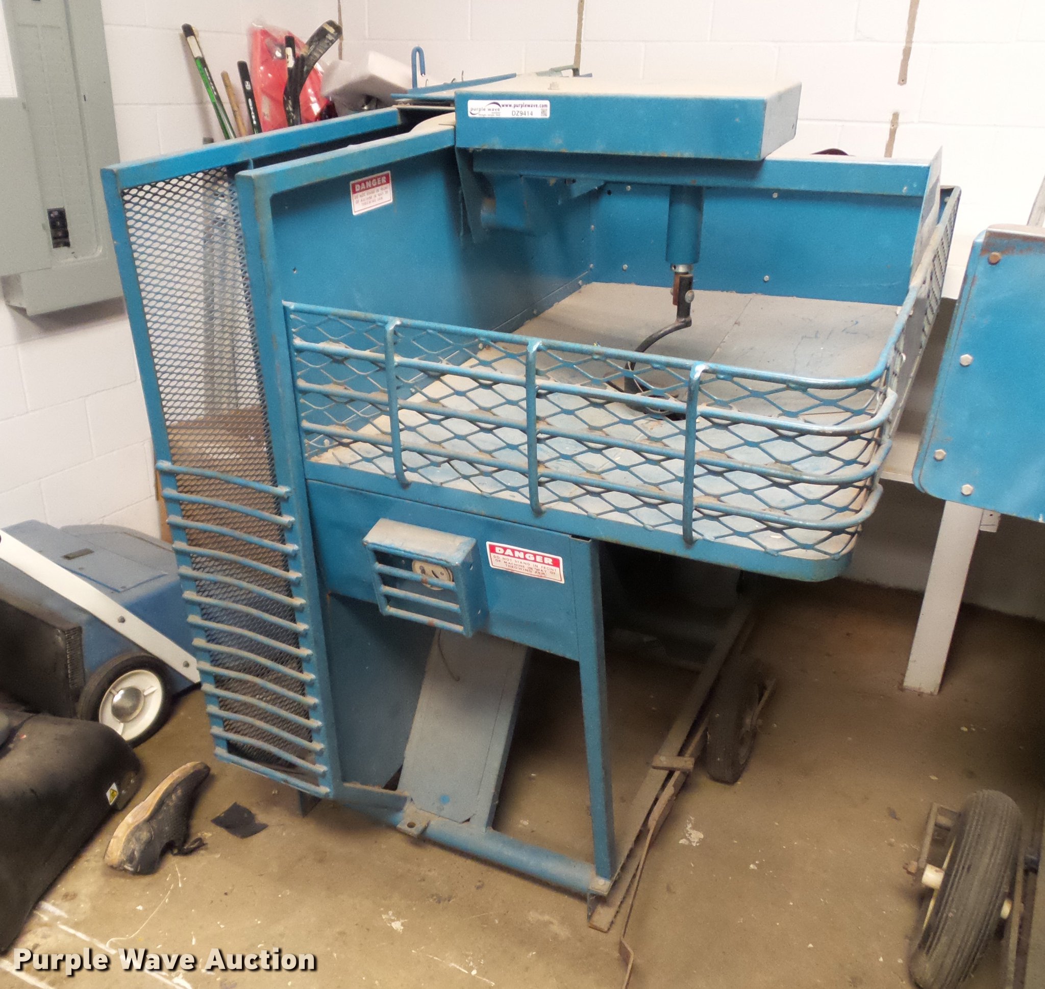 Iron Mike MP4 Master Pitching machine in Centerville, IA Item DZ9414 sold Purple Wave