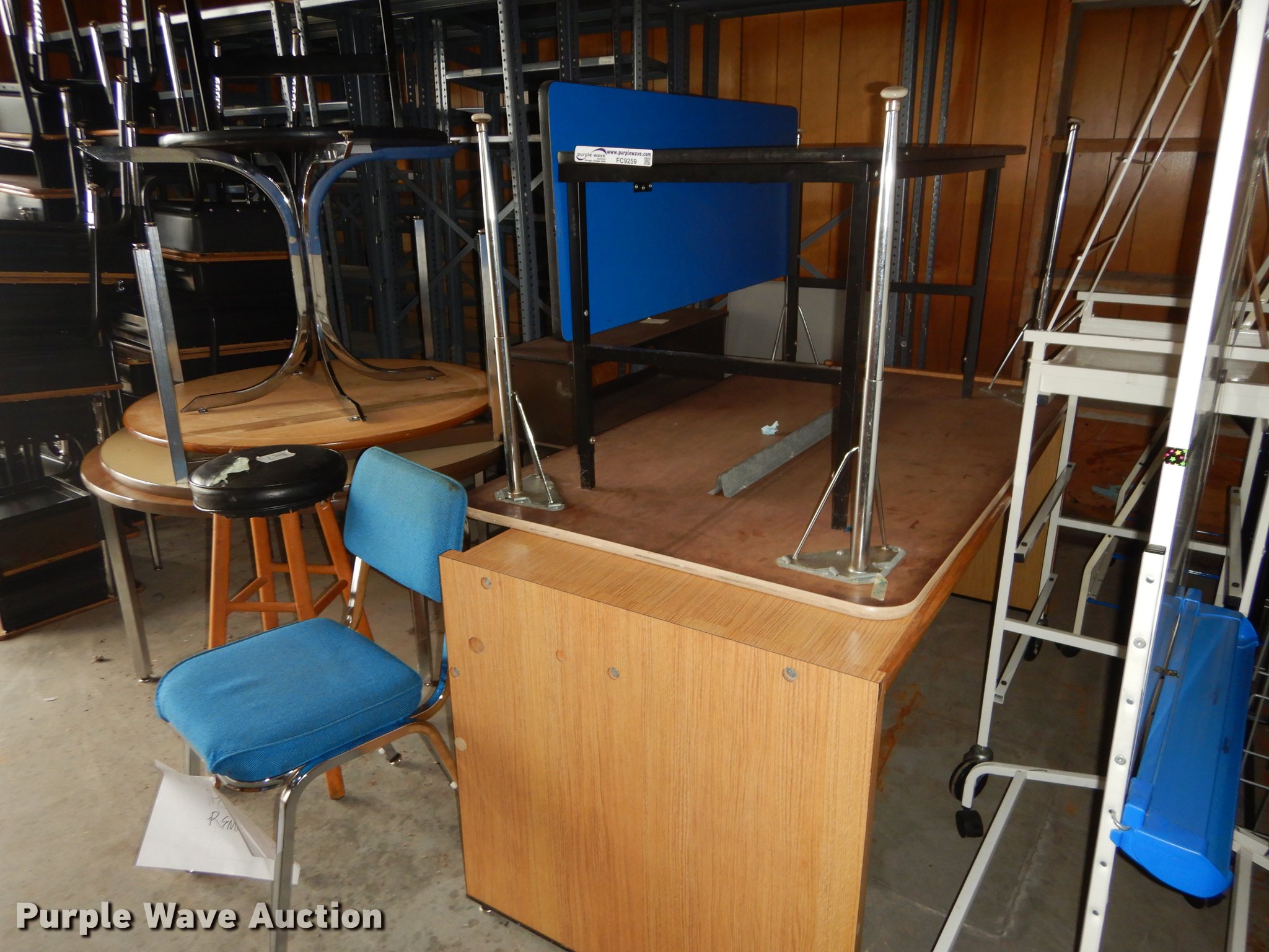 Furniture in Junction City, KS Item FC9259 sold Purple Wave