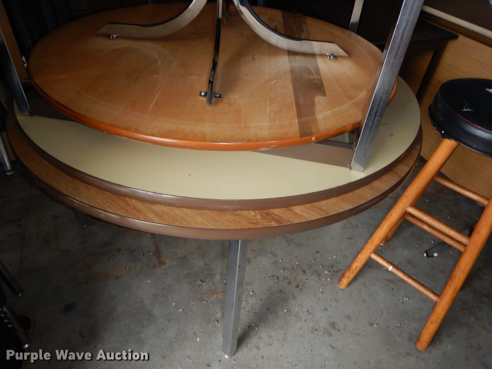 Furniture in Junction City, KS Item FC9259 sold Purple Wave