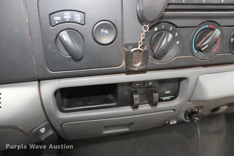 image for item DB5195 2005 Ford F350 Super Duty XLT SuperCab pickup truck