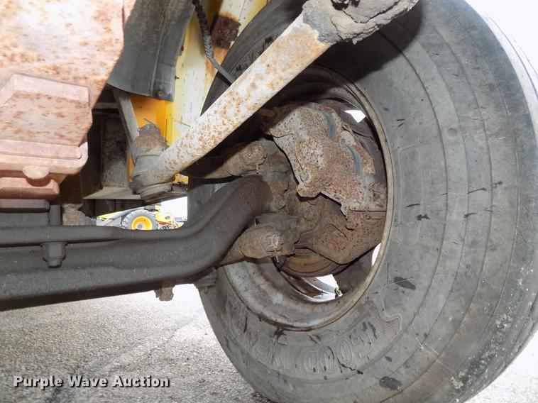 image for item DB8621 1998 Ford B800 Bluebird school bus