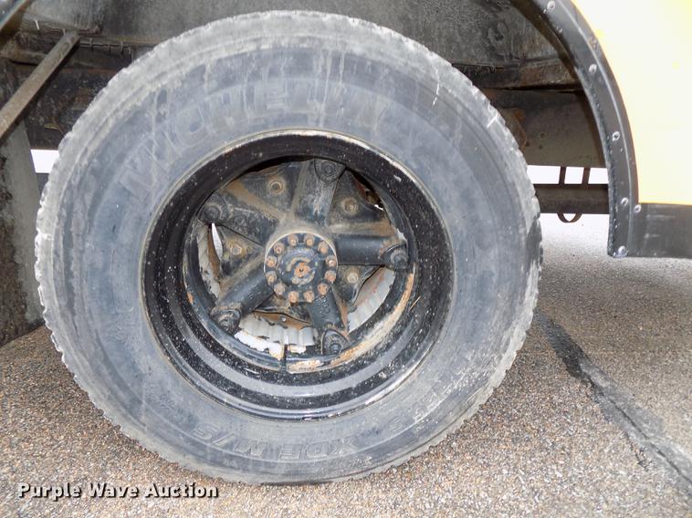 image for item DB8621 1998 Ford B800 Bluebird school bus