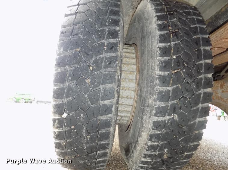 image for item DB8621 1998 Ford B800 Bluebird school bus