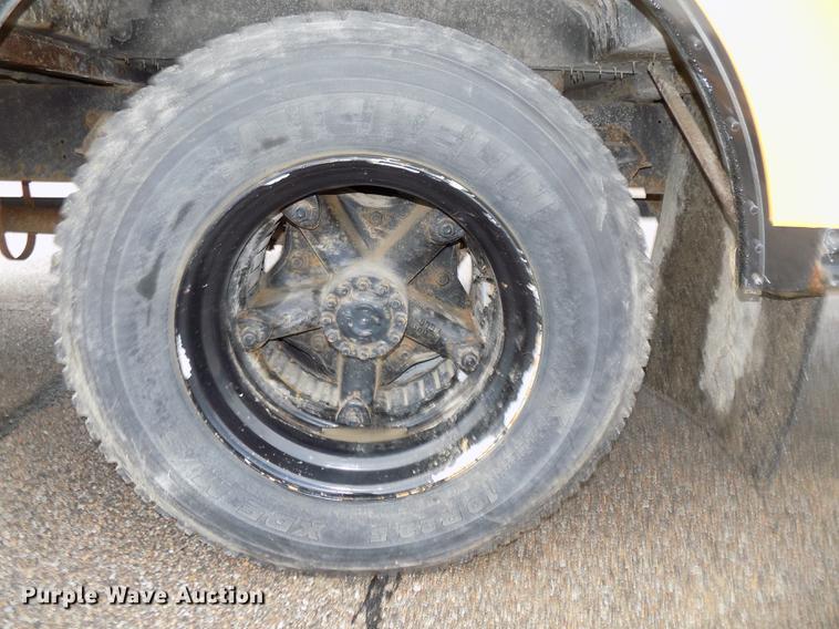 image for item DB8621 1998 Ford B800 Bluebird school bus