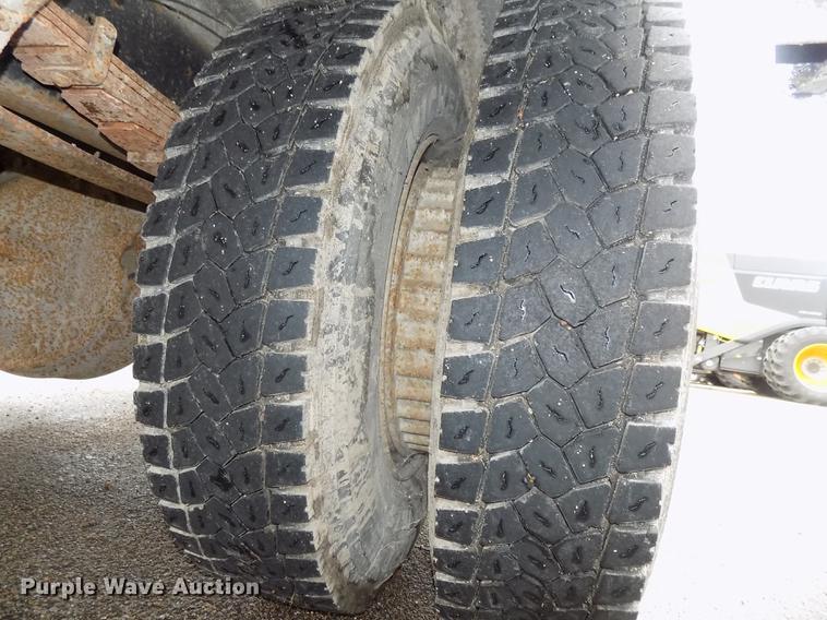 image for item DB8621 1998 Ford B800 Bluebird school bus