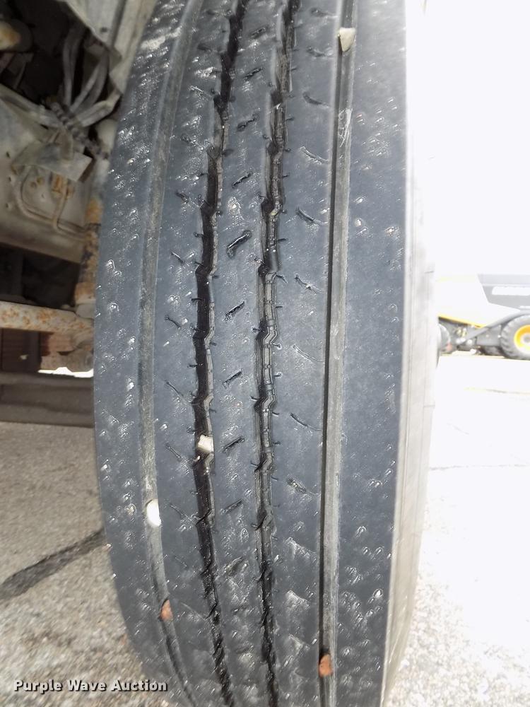 image for item DB8621 1998 Ford B800 Bluebird school bus