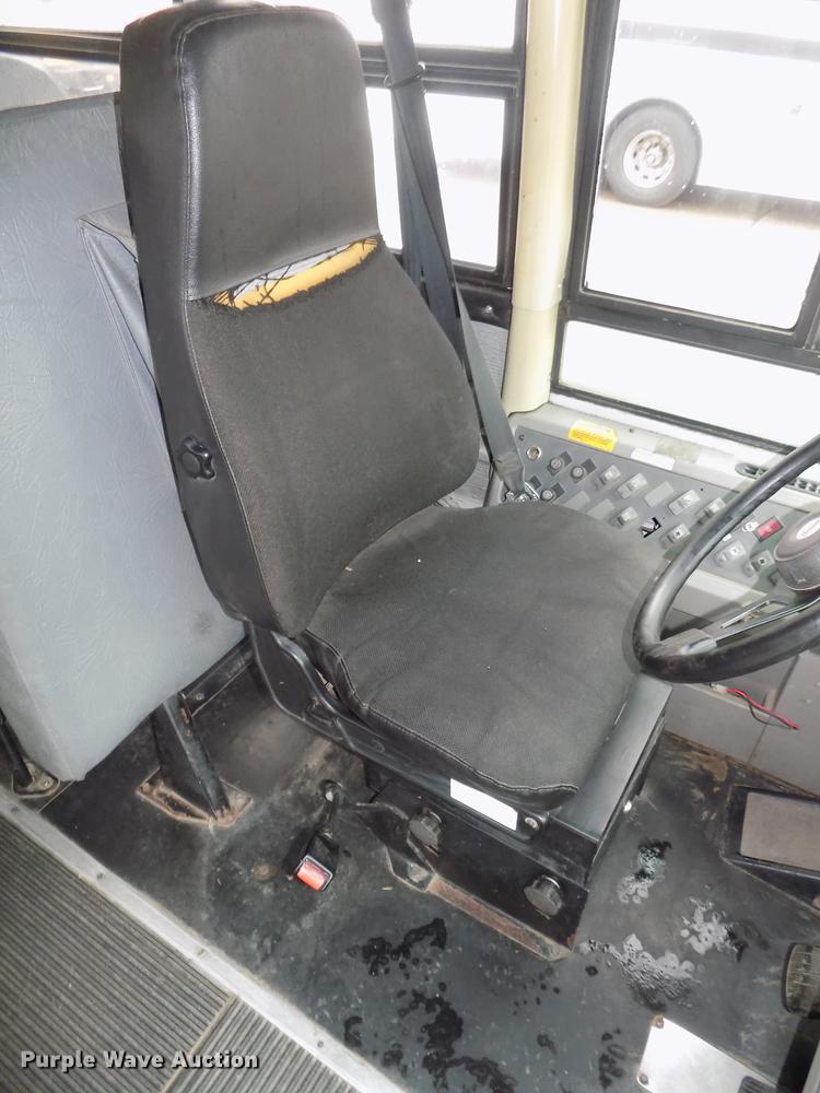 image for item DB8622 2002 Thomas Saf-T-Liner MVP ER school bus