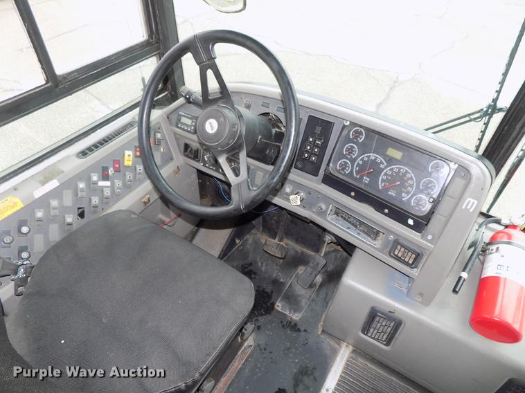 image for item DB8622 2002 Thomas Saf-T-Liner MVP ER school bus