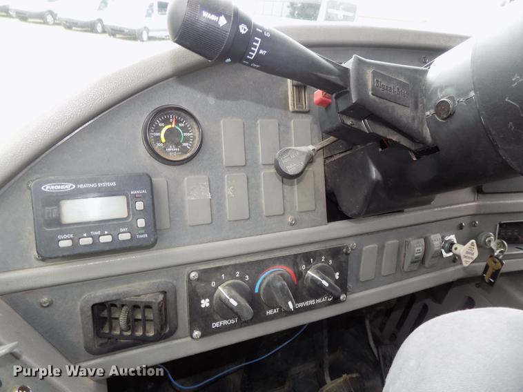 image for item DB8622 2002 Thomas Saf-T-Liner MVP ER school bus