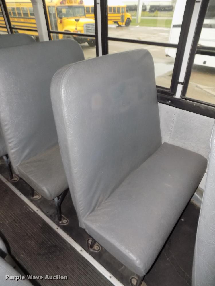 image for item DB8622 2002 Thomas Saf-T-Liner MVP ER school bus