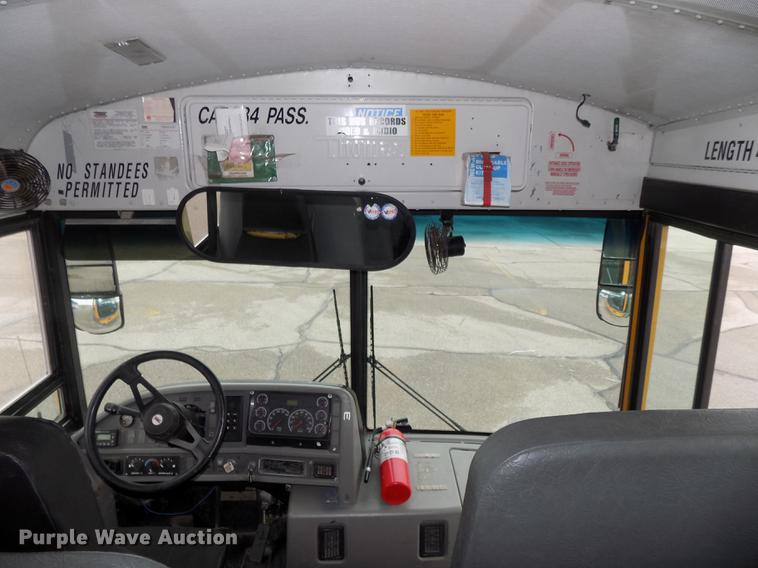 image for item DB8622 2002 Thomas Saf-T-Liner MVP ER school bus