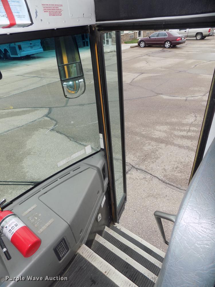 image for item DB8622 2002 Thomas Saf-T-Liner MVP ER school bus