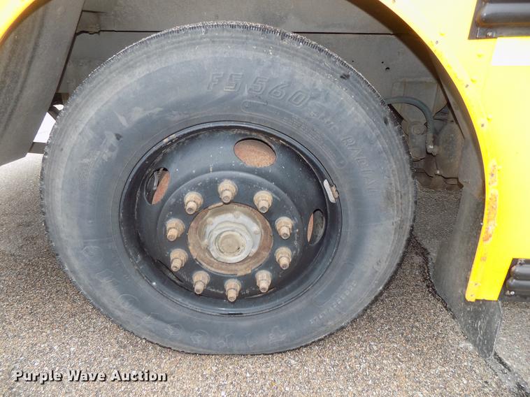 image for item DB8622 2002 Thomas Saf-T-Liner MVP ER school bus