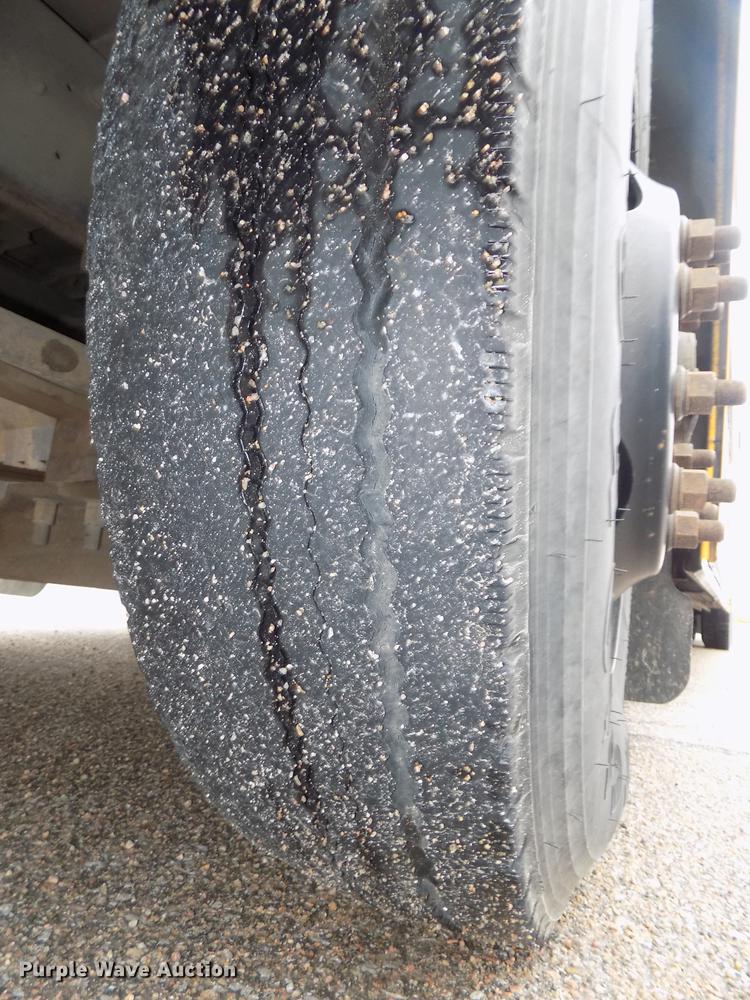 image for item DB8622 2002 Thomas Saf-T-Liner MVP ER school bus