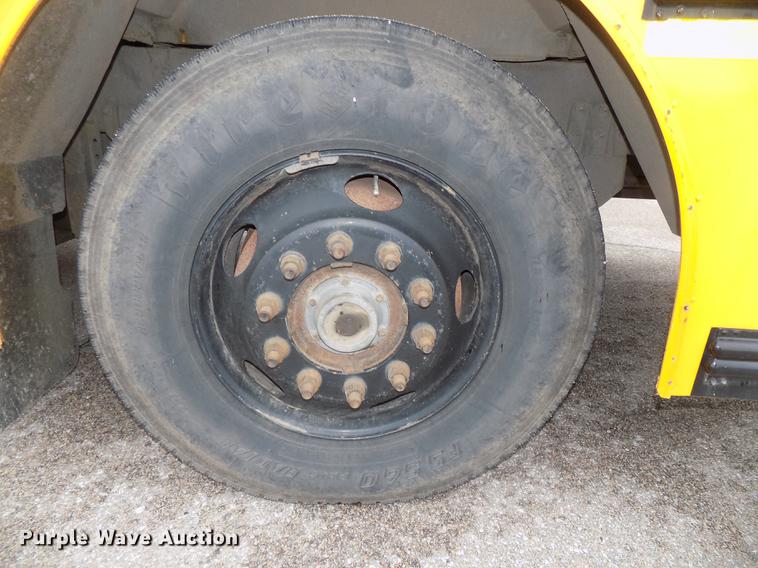 image for item DB8622 2002 Thomas Saf-T-Liner MVP ER school bus