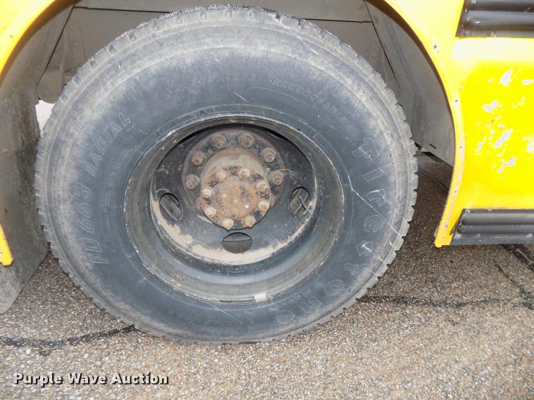 image for item DB8622 2002 Thomas Saf-T-Liner MVP ER school bus