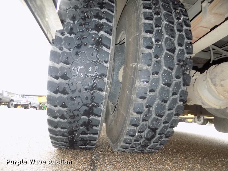 image for item DB8622 2002 Thomas Saf-T-Liner MVP ER school bus