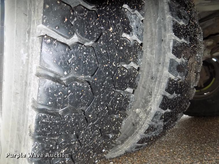 image for item DB8622 2002 Thomas Saf-T-Liner MVP ER school bus