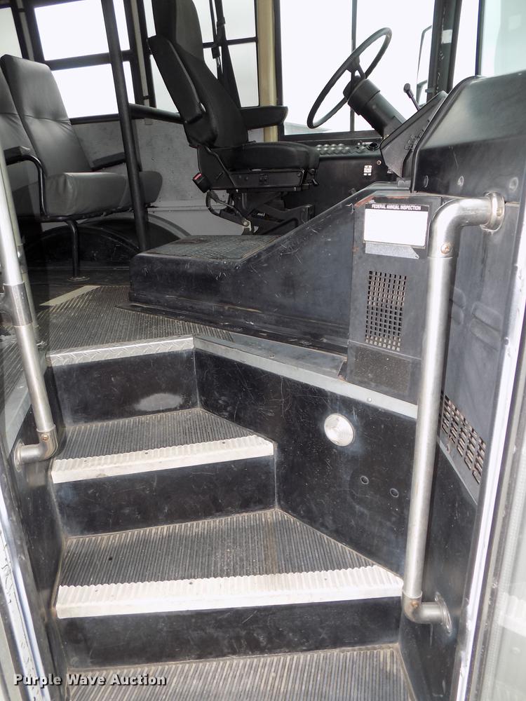 image for item DB8623 2002 Thomas Built Saf-T-Liner MVP school bus