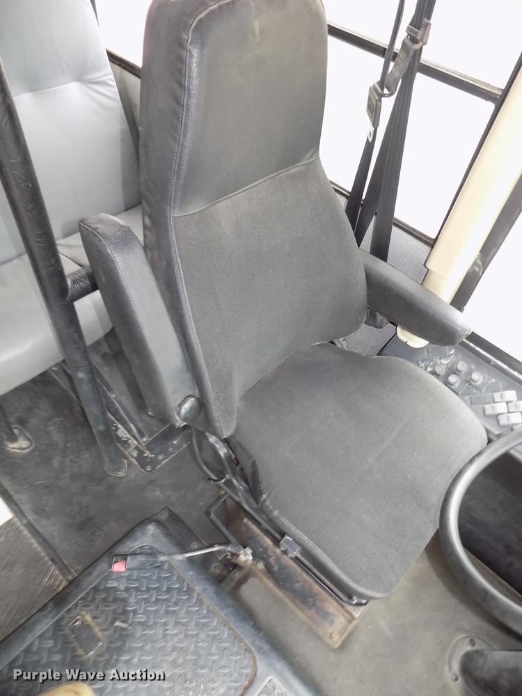 image for item DB8623 2002 Thomas Built Saf-T-Liner MVP school bus