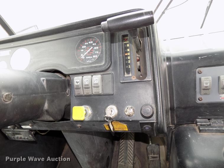 image for item DB8623 2002 Thomas Built Saf-T-Liner MVP school bus