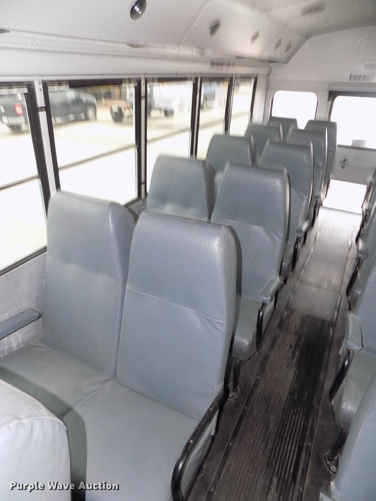 image for item DB8623 2002 Thomas Built Saf-T-Liner MVP school bus