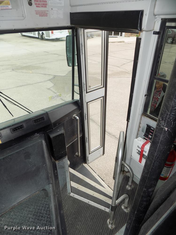 image for item DB8623 2002 Thomas Built Saf-T-Liner MVP school bus