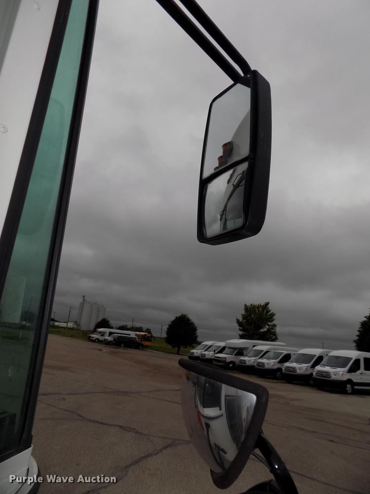 image for item DB8623 2002 Thomas Built Saf-T-Liner MVP school bus