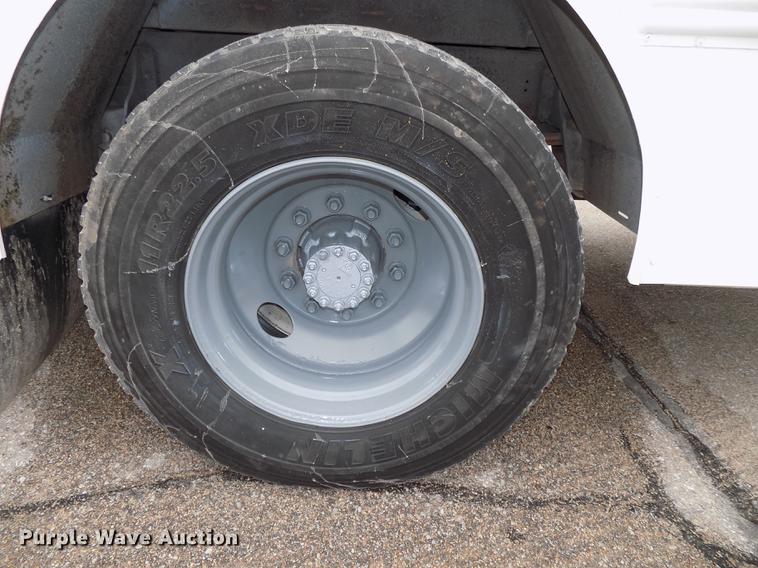 image for item DB8623 2002 Thomas Built Saf-T-Liner MVP school bus