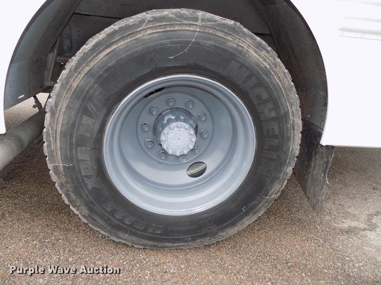 image for item DB8623 2002 Thomas Built Saf-T-Liner MVP school bus